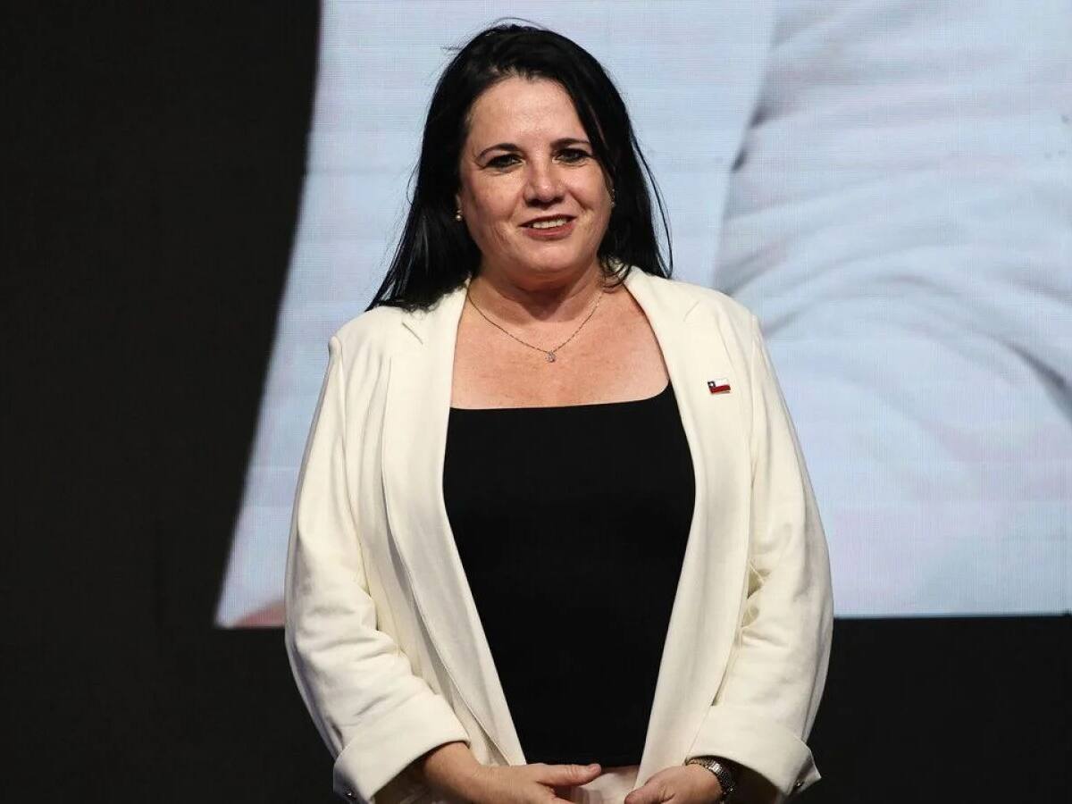 Ministra de Seguridad usa central de comunicaciones de Carabineros para envíar masivo mensaje a funcionarios: “Actúan en nombre de toda la República”