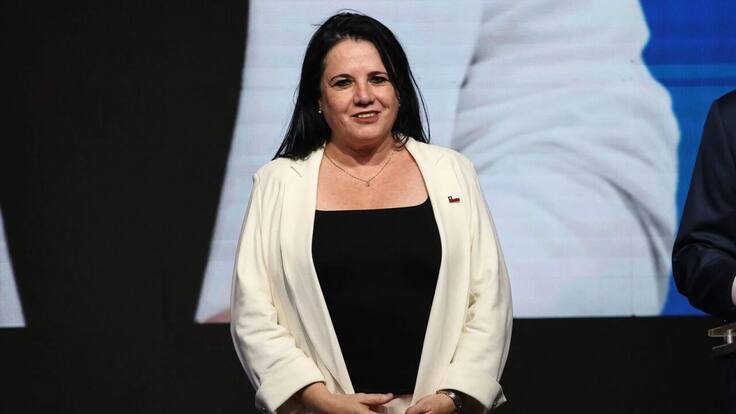 Ministra de Seguridad usa central de comunicaciones de Carabineros para envíar masivo mensaje a funcionarios: “Actúan en nombre de toda la República”