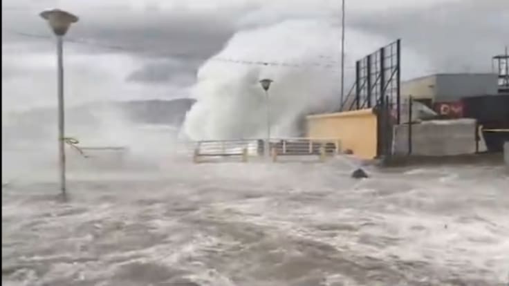 Marejadas sorprenden en borde costero de Guanaqueros: intenso oleaje golpea a la región de Coquimbo