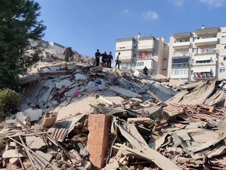 Daños en Turquía tras terremoto 7,0 en el mar Egeo