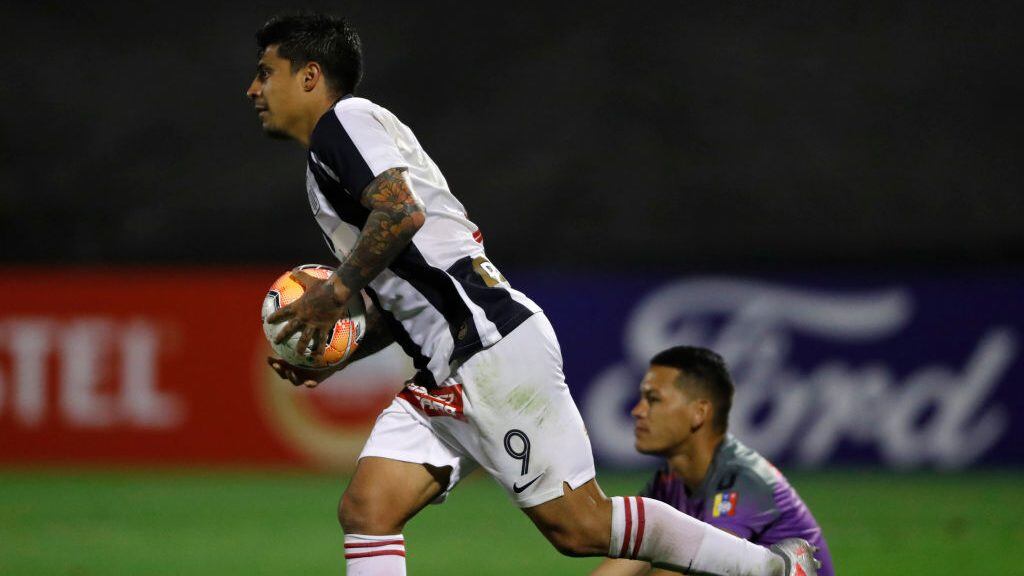 LIMA, PERU - SEPTEMBER 30: Patricio Rubio of Alianza Lima takes the ball after scoring the second goal of his team during a Copa CONMEBOL Libertadores 2020 group F match between Alianza Lima and Estudiantes de Mérida at Estadio Alejandro Villanueva on September 30, 2020 in Lima, Peru. (Photo by Paolo Aguilar - Pool/Getty Images)