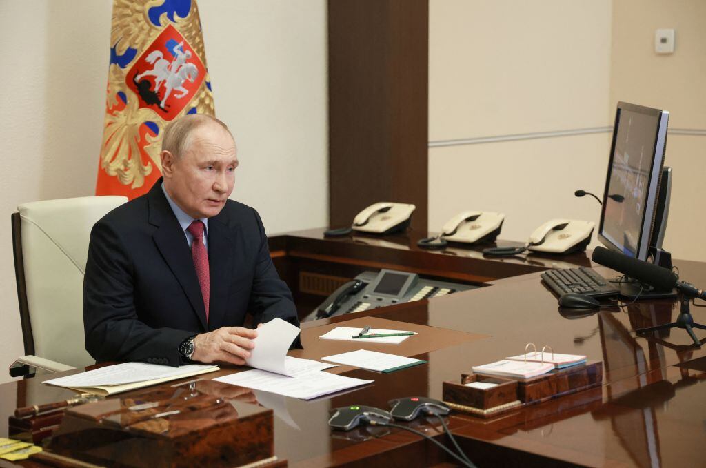 El presidente de Rusia, Vladimir Putin, en medio de una reunión en una oficina en el Kremlin de Moscú.