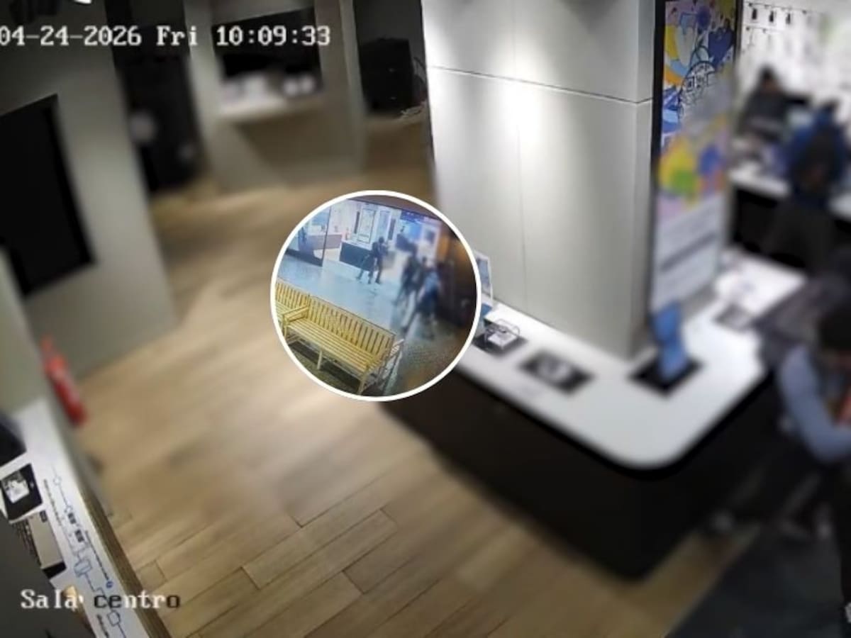 Así fue el violento robo a tienda del MUT: imágenes muestran agresivo ingreso de encapuchados con armas de fuego