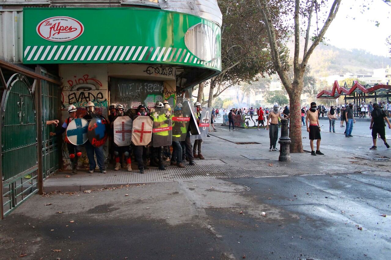 Primera línea en Baquedano