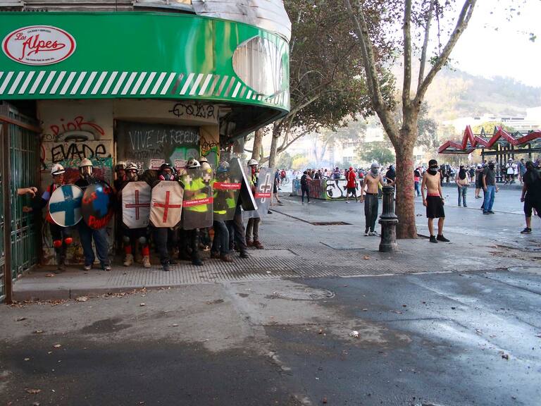 Primera línea en Baquedano