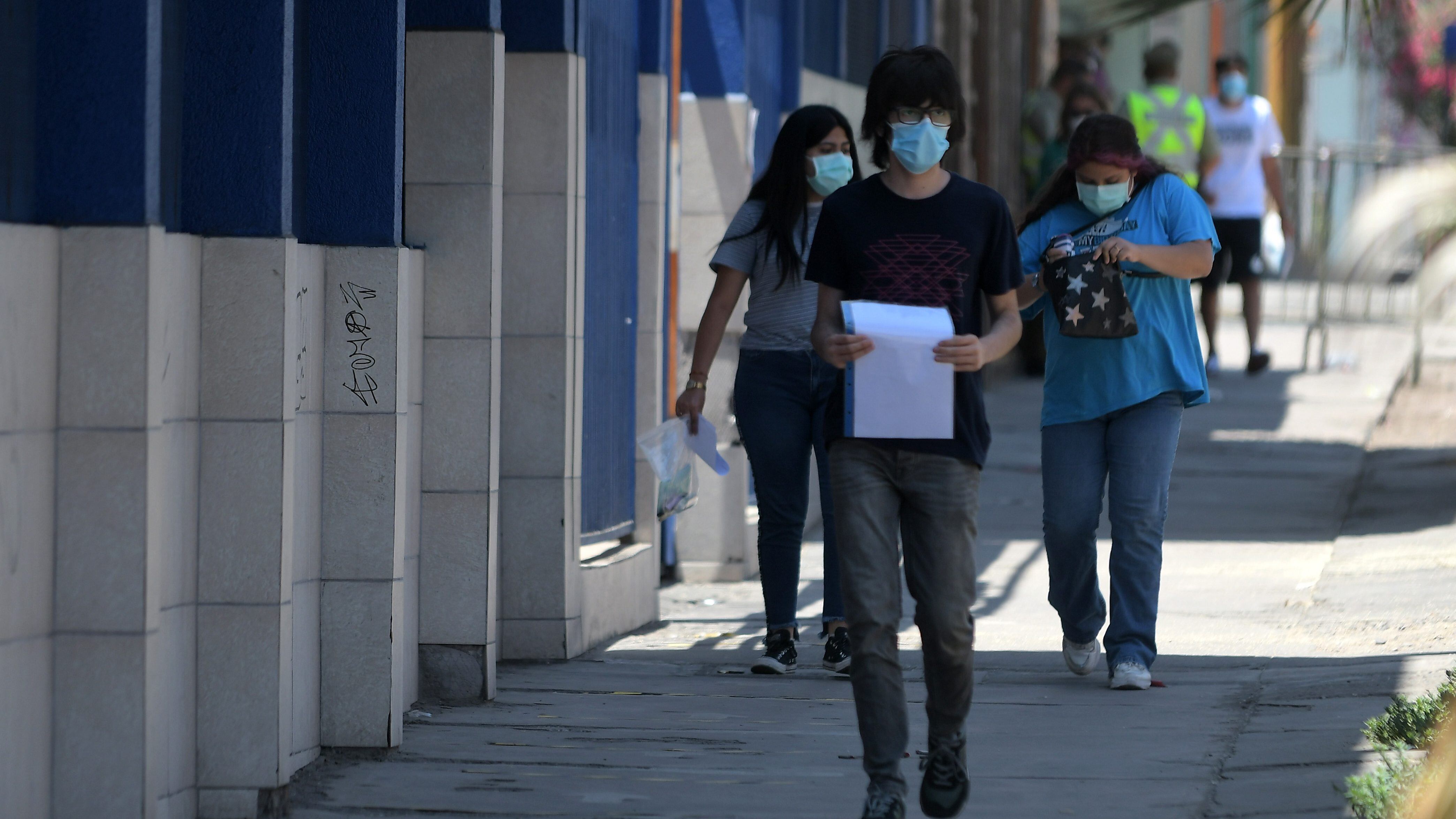 04 de Enero de 2021 / IQUIQUE Estudiantes rinden la Prueba de Transición Universitaria (PTU) en el Colegio Don Bosco, durante la cuarentena total dictada en la ciudad.
FOTO: CRISTIAN VIVERO BOORNES/AGENCIAUNO