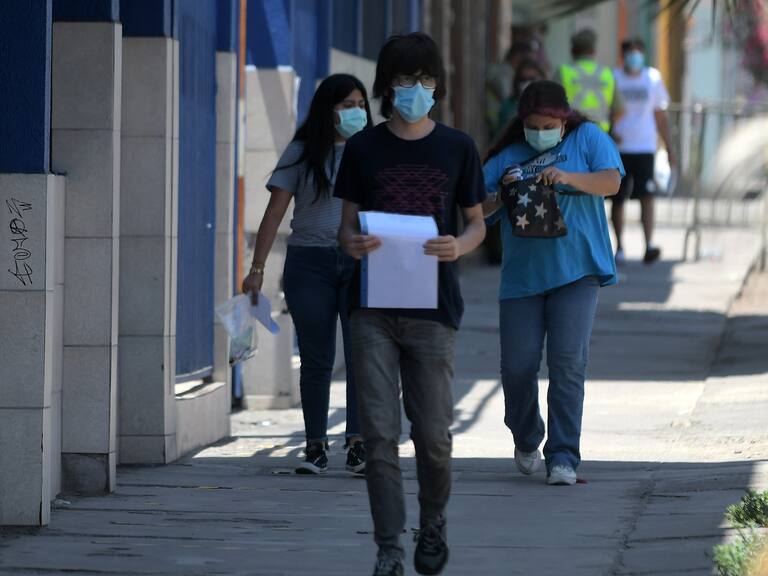 04 de Enero de 2021 / IQUIQUE Estudiantes rinden la Prueba de Transición Universitaria (PTU) en el Colegio Don Bosco, durante la cuarentena total dictada en la ciudad.
FOTO: CRISTIAN VIVERO BOORNES/AGENCIAUNO