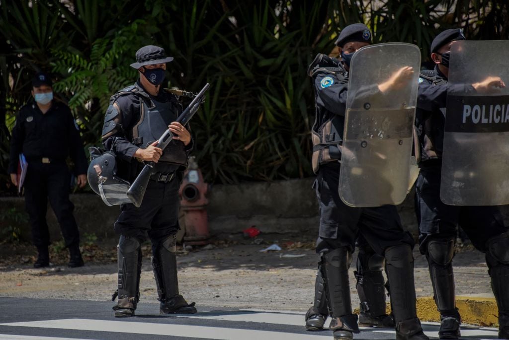 Policías mantienen el arresto domiciliario de Cristiana Chamorro