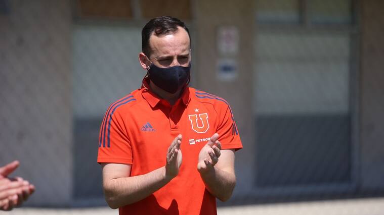 Ignacio Asenjo, gerente general de Azul Azul: "La única persona que ha presentado nombres de jugadores es Luis Roggiero"