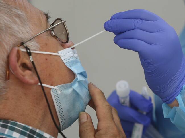 15 de ENERO de 2022/ SANTIAGOEn el Parque Forestal, el Ministerio de Salud mantiene un vehículo para Toma de Muestras PCR
La búsqueda activa de Covid-19 aumentó debido al aumento de casos de los últimos días
FOTO: DIEGO MARTIN/AGENCIAUNO