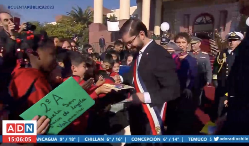 Presidente Boric y los niños