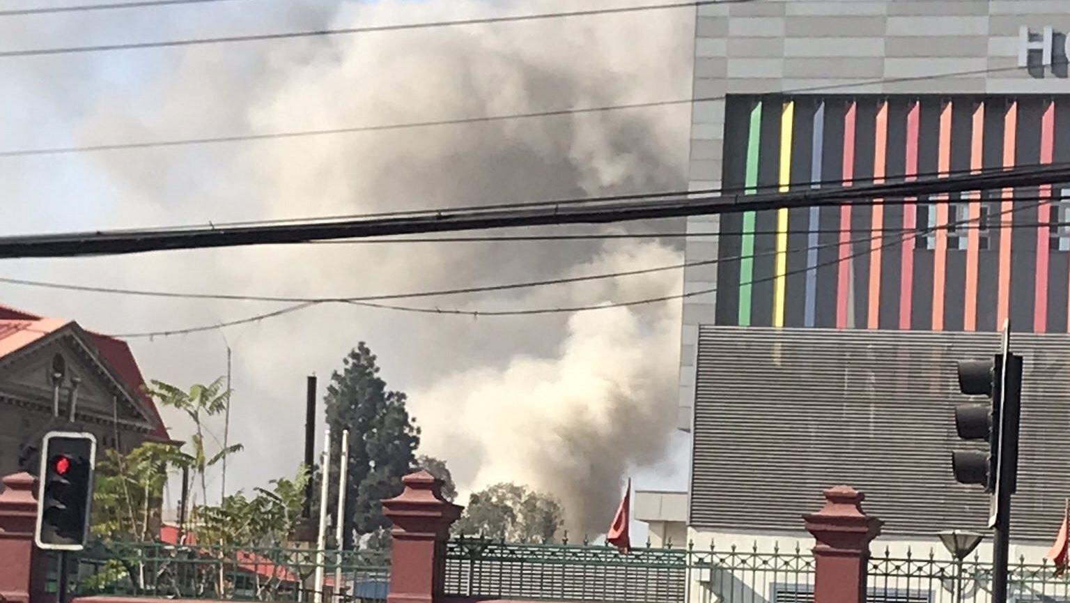 Incendio a un costado de Hospital Barros Luco