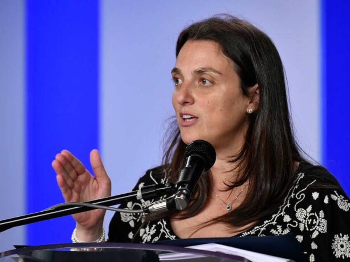 Ministra de tecnologías de Colombia renunció tras dejar sin internet a miles de niños