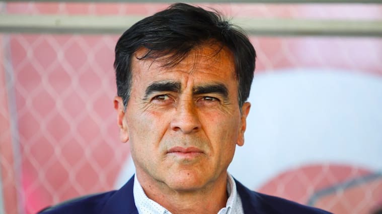 Gustavo Quinteros está entre las opciones para llegar a Independiente