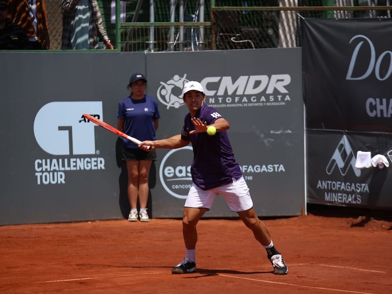 Cristian Garin logra feroz remontada y se instala en cuartos de final del Challenger de Antofagasta