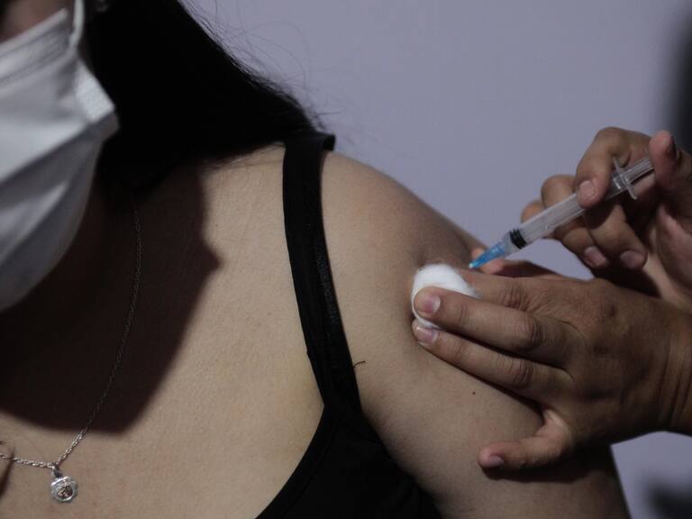 28 de Abril de 2021/SANTIAGODurante la Vacunación del Covid a embarazadas desde 16 semanas, el Estadio Bicentenario de La Florida.
FOTO: MAURICIO MENDEZ/AGENCIAUNO