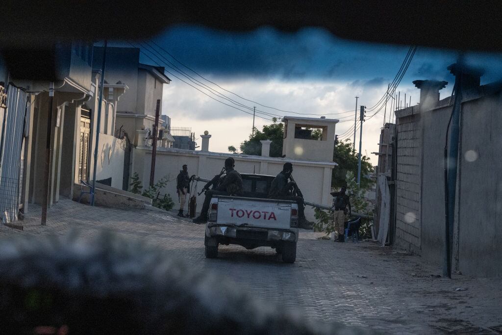 Las fuerzas de seguridad avanzan por Mogadiscio en Somalia
