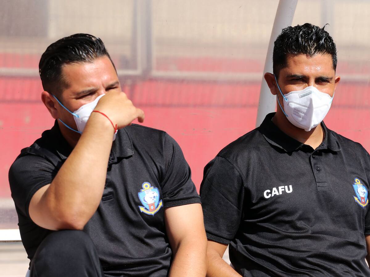 El grupo de entrenadores chilenos que propuso Arturo Vidal para tomar el banco de la Roja