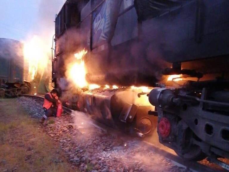 Nuevo ataque en La Araucanía: descarrilaron e incendiaron tren de carga en Victoria