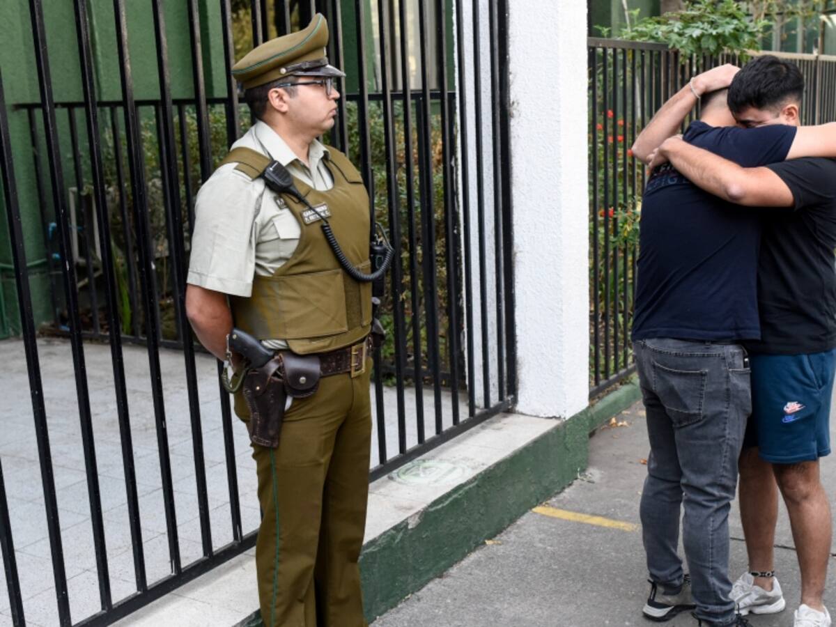 Asesinato de cabo Daniel Palma: vecinos se acercan a Comisaría a entregar condolencias a Carabineros