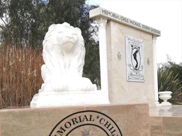 Fan chileno de Michael Jackson lo tributa con un memorial de mármol a 10 años de su partida