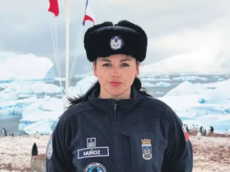 ¡Histórico! Capitán de bandada Francisca Muñoz es la primera mujer a cargo de una base antártica