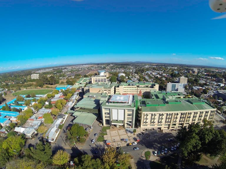 “Sepultamos a un hijo que no era de nosotros”: El desgarrador relato de un padre tras negligencia en Hospital de Los Ángeles