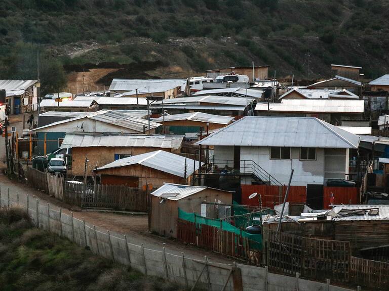 Sitio contaba con guardias de seguridad: Carabineros realiza operativo en toma de Puente Alto