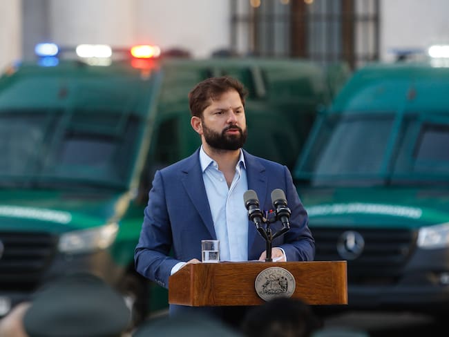 Presidente Boric entrega 25 nuevos vehículos para Gendarmería: “Tienen como objetivo mejorar y fortalecer la labor de la institución”