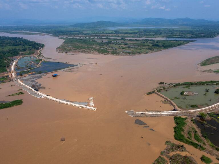 Las lluvias hicieron colapsar una represa y se inundó toda una zona de la región del Caucas en Colombia
