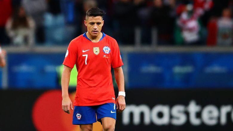 PORTO ALEGRE, BRAZIL - JULY 03: Alexis Sanchez of Chile looks dejected during the Copa America Brazil 2019 Semi Final match between Chile and Peru at Arena do Gremio on July 03, 2019 in Porto Alegre, Brazil. (Photo by Chris Brunskill/Fantasista/Getty Images)