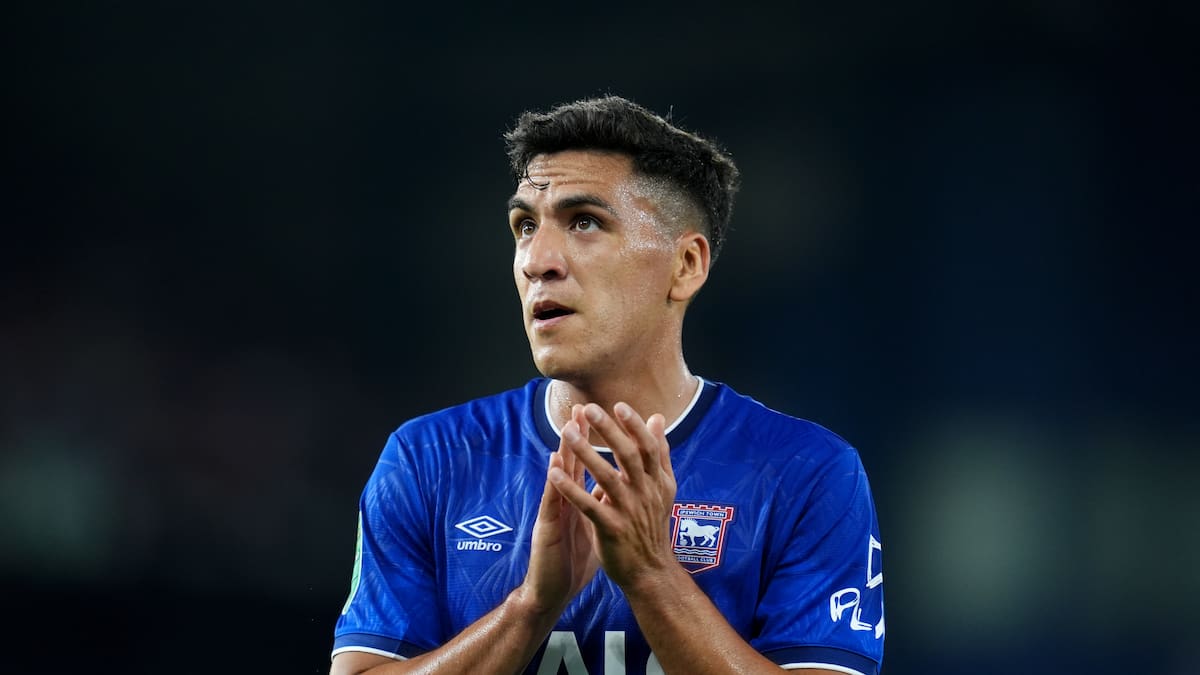 Competencia para Marcelino Núñez: Ipswich Town ficha al mediocampista más caro de su historia