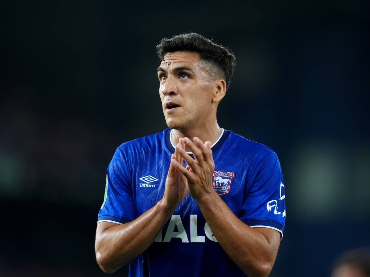 Competencia para Marcelino Núñez: Ipswich Town ficha al mediocampista más caro de su historia