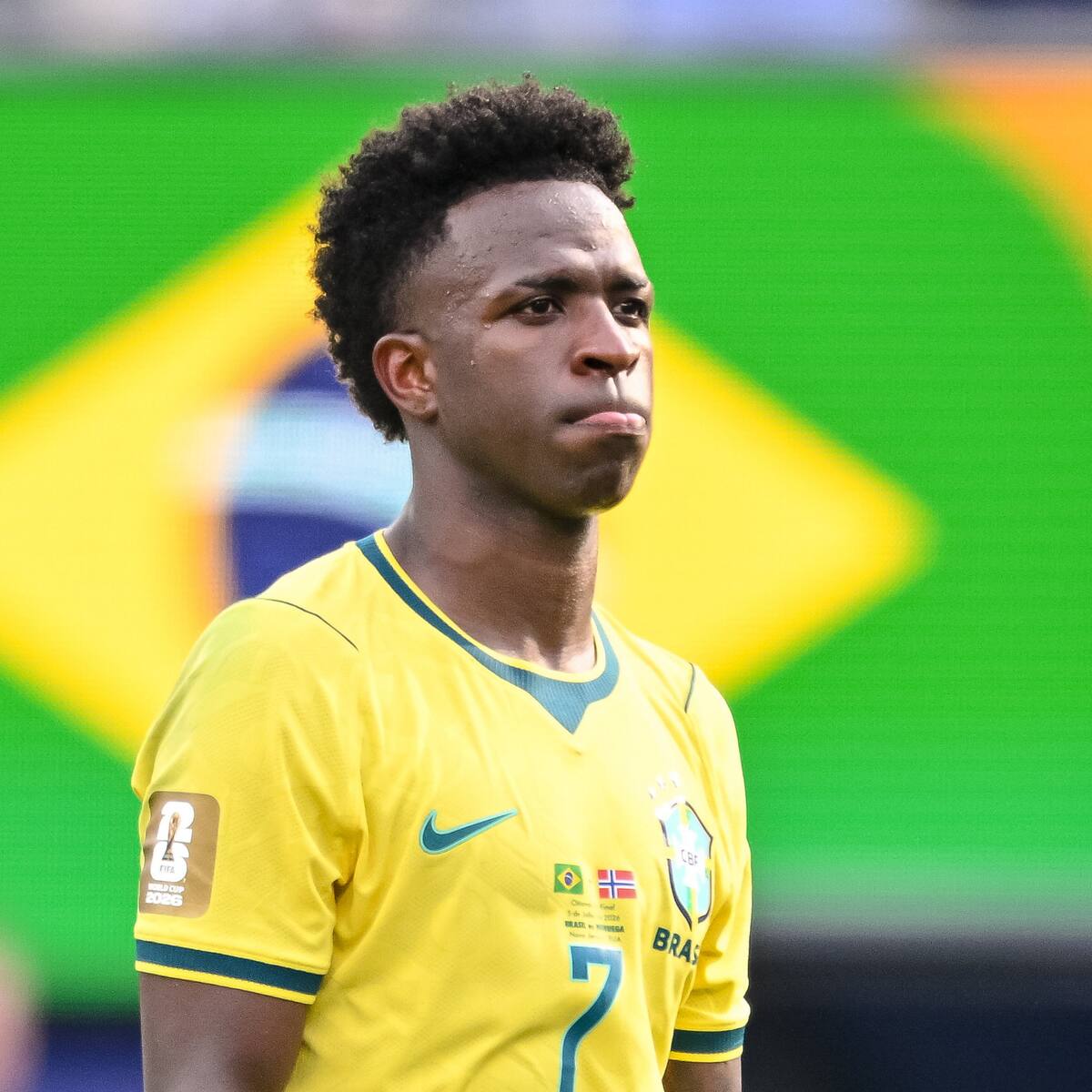 Vinicius reaparece con brutal cambio en su rostro tras someterse a un retoque estético post Mundial