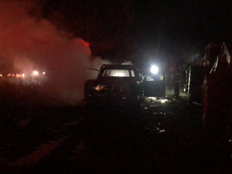 Inédito ataque incendiario en Paredones deja camioneta y dos máquinas forestales quemadas