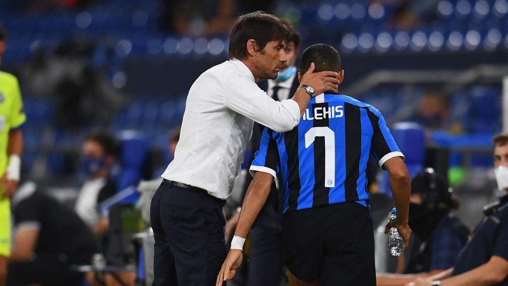 GELSENKIRCHEN, GERMANY - AUGUST 05: Alexis Sanchez of FC Internazionale and head coach FC Internazionale Antonio Conte during the UEFA Europa League round of 16 single-leg match between FC Internazionale and Getafe CF at Arena AufSchalke on August 5, 2020 in Gelsenkirchen, Germany. (Photo by Claudio Villa - Inter/Inter via Getty Images )