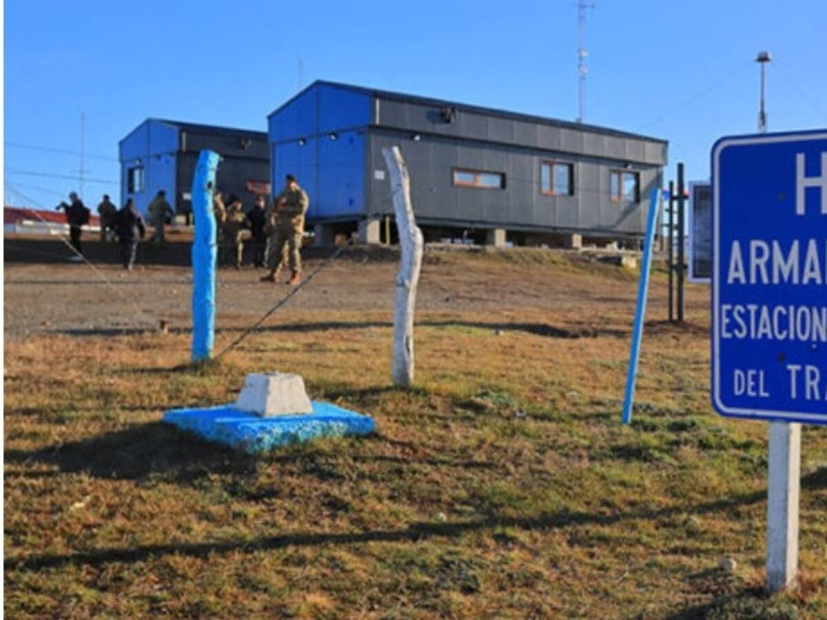 Así es la polémica base militar argentina instalada en territorio chileno