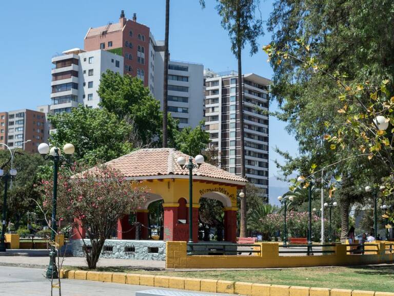 Vecina de Ñuñoa que escribió carta para reclamar por burlas: "Ñuñoa no se extiende desde la plaza hasta la Avenida Italia"