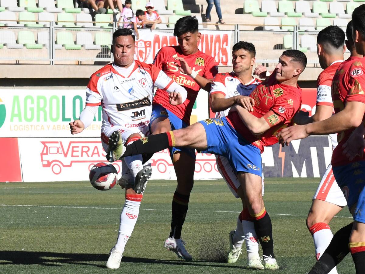 Deportes Copiapó no pudo con la visita de Unión Española en un partido cargado de emociones