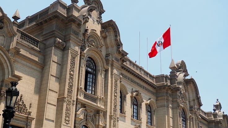 Gobierno de Perú cambia las reglas de su calendario: moverá los días feriados a los viernes