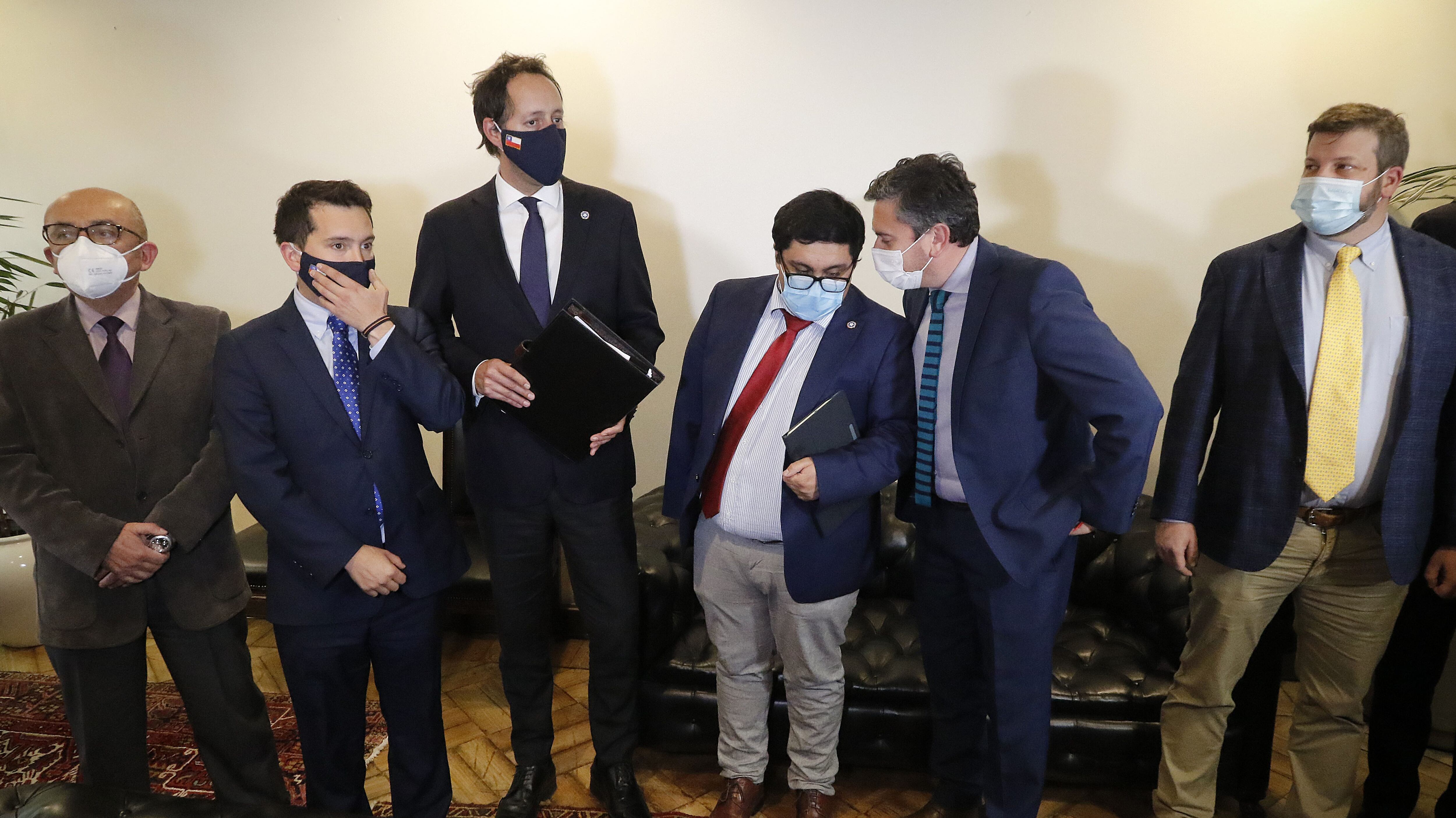 15 DE JUNIO DE 2022/VALPARAISODiputados del Partido Republicano ingresan la Acusación Constitucional en contra de la Ministra del Interior, por sus actuaciones en materia de seguridad.
FOTO: LEONARDO RUBILAR CHANDIA/AGENCIAUNO