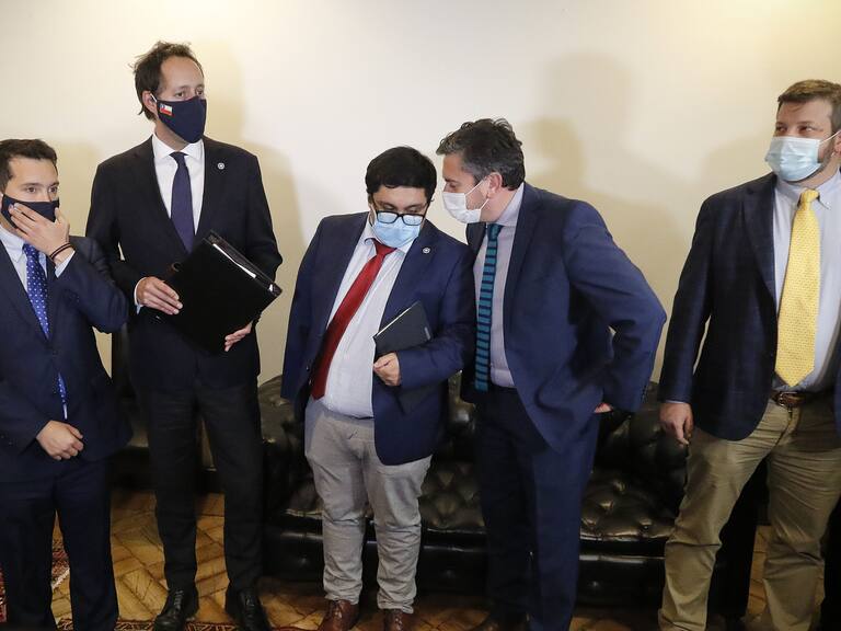 15 DE JUNIO DE 2022/VALPARAISODiputados del Partido Republicano ingresan la Acusación Constitucional en contra de la Ministra del Interior, por sus actuaciones en materia de seguridad.
FOTO: LEONARDO RUBILAR CHANDIA/AGENCIAUNO