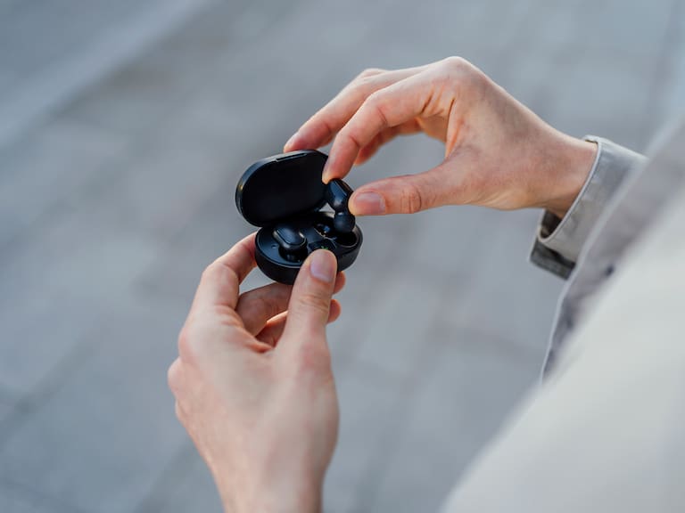 Audífonos con IA permiten detectar y anular el ruido ambiental