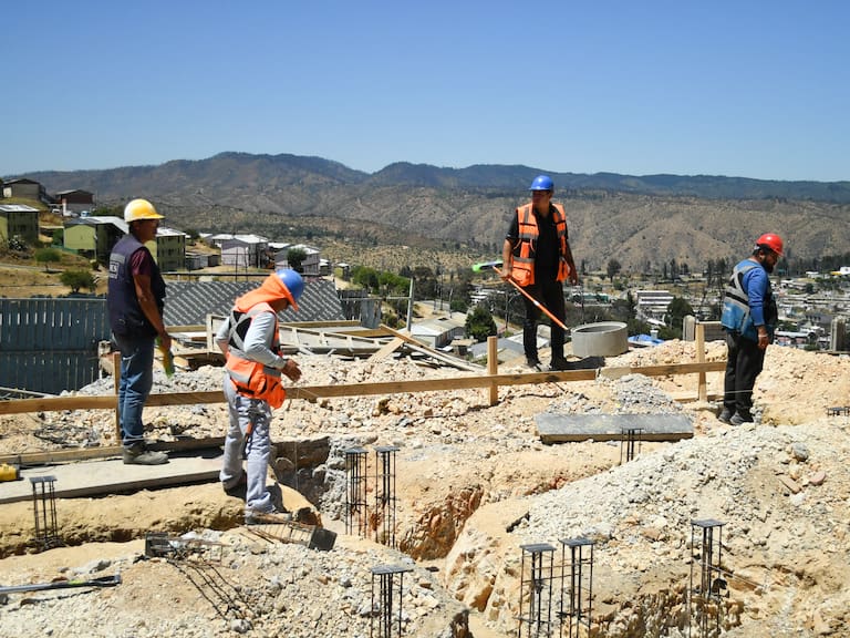 Unos sí, otros no: Municipalidad del sector poniente condiciona construcción de nuevos edificios
