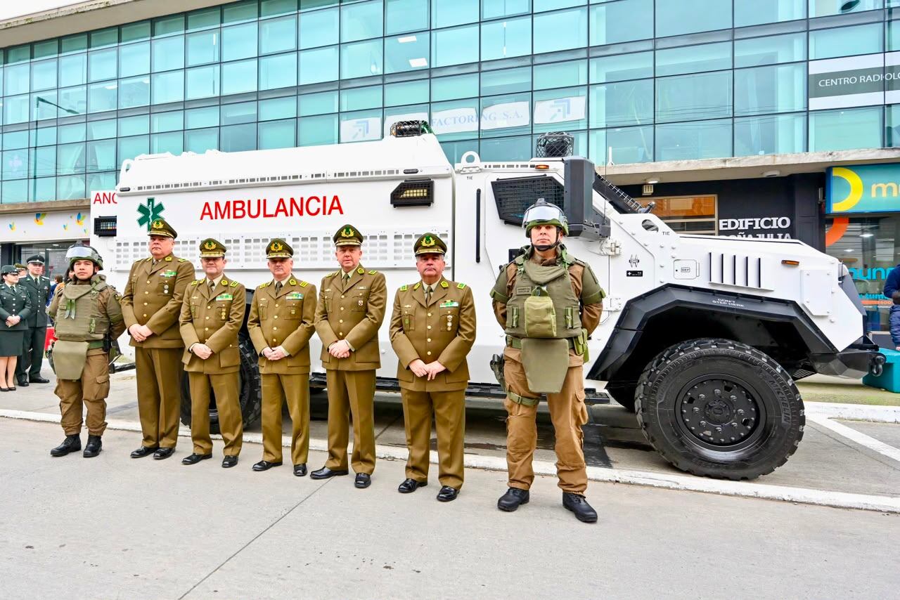 Carabineros inaugura centro médico y ambulancia blindada