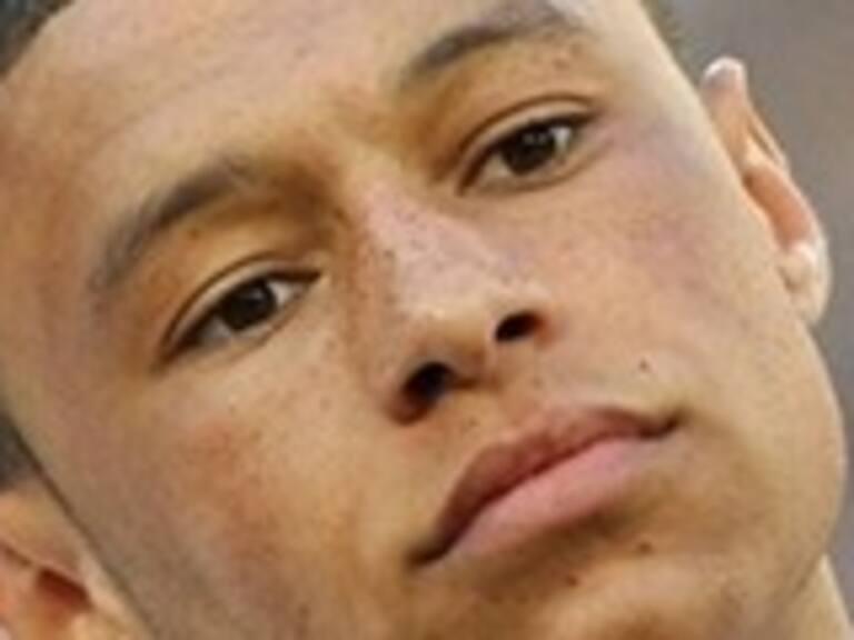 Inglaterra sufrió lesión de Oxlade-Chamberlain a ocho días del Mundial