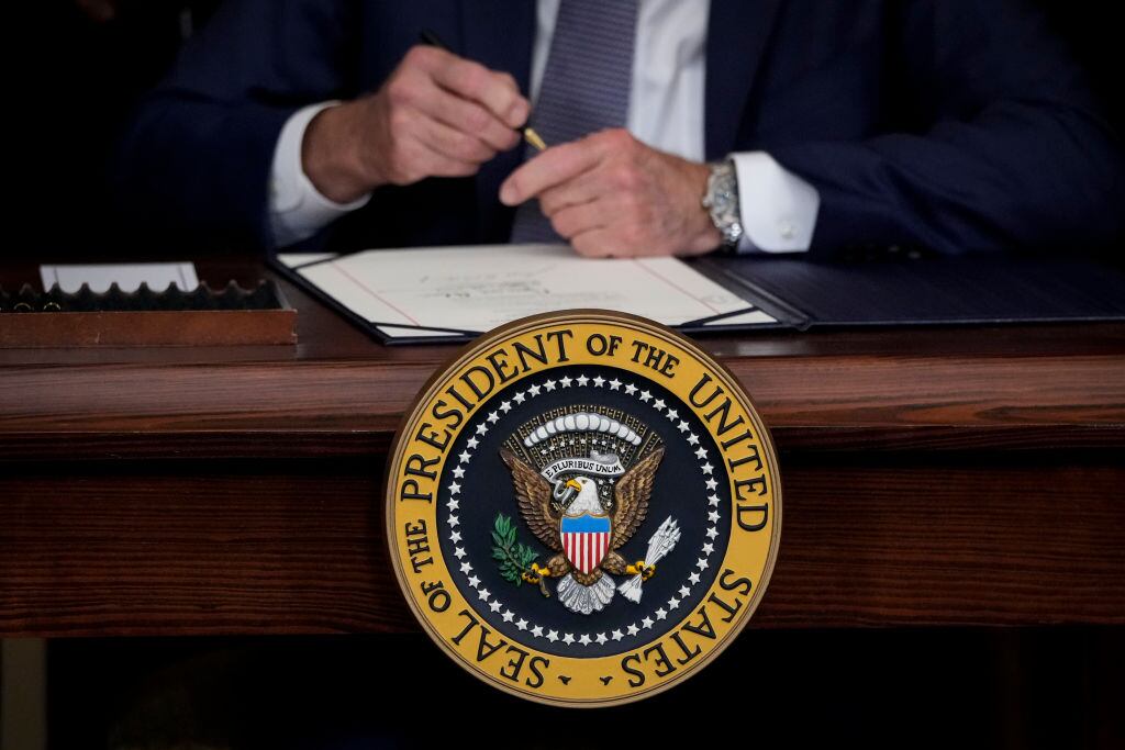 Joe Biden firma el acta del día feriado por «Juneteenth»