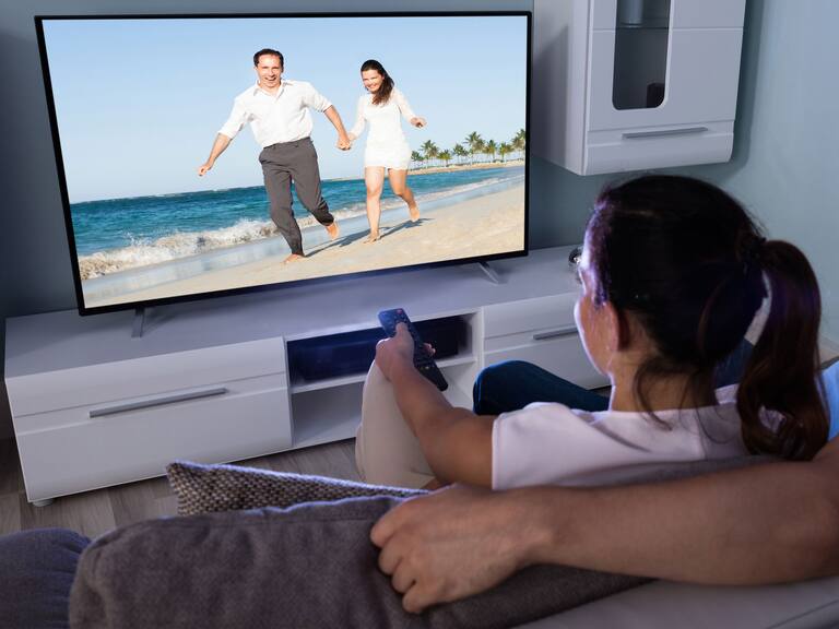 Fútbol y religión: estudio revela los programas favoritos de la televisión chilena en 2025