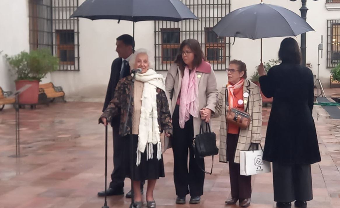 Abuelas de la Plaza de Mayo en La Moneda