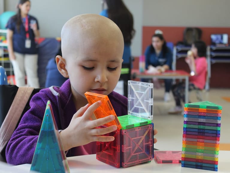 Campaña busca garantizar la educación de 85 niños, niñas y adolescentes con cáncer: así puedes donar